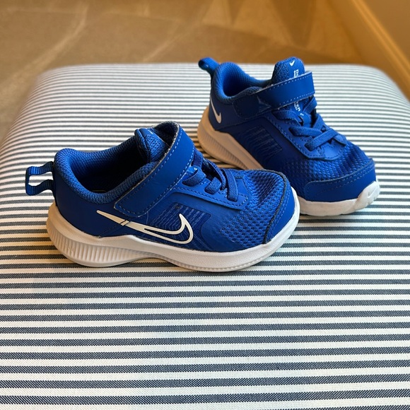 Nike blue toddler sneakers - Picture 1 of 4